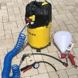 Kompresor Stanley s hadicou a redukciou na zazimovanie trávnikovej závlahy